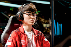 Интеллект против механики обсуждение навыков Faker и эволюция киберспорта